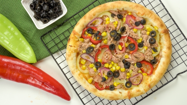 Tuna pizza 22cm